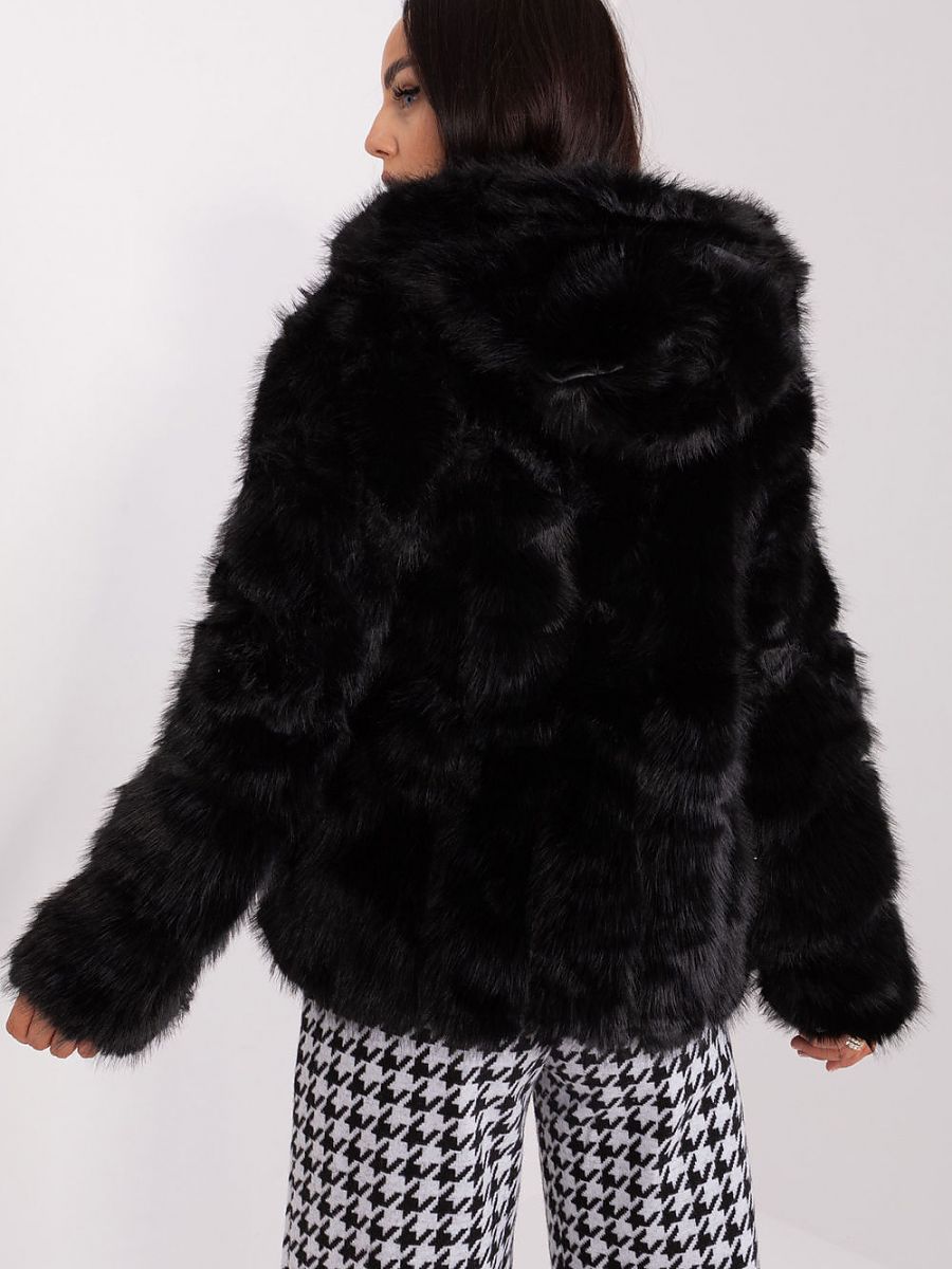 Veste Fourrure – Capuche et Fermeture Scratch