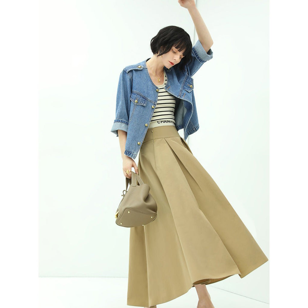 Veste Jean Crop Bleu – Col Rond, Épaulettes et Boutons Dorés