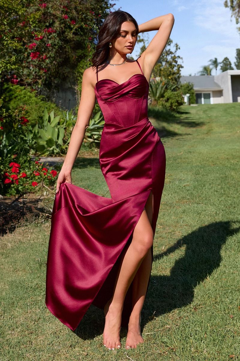 Robe Sirène Décolleté Cœur – Bretelles Spaghetti et Fente